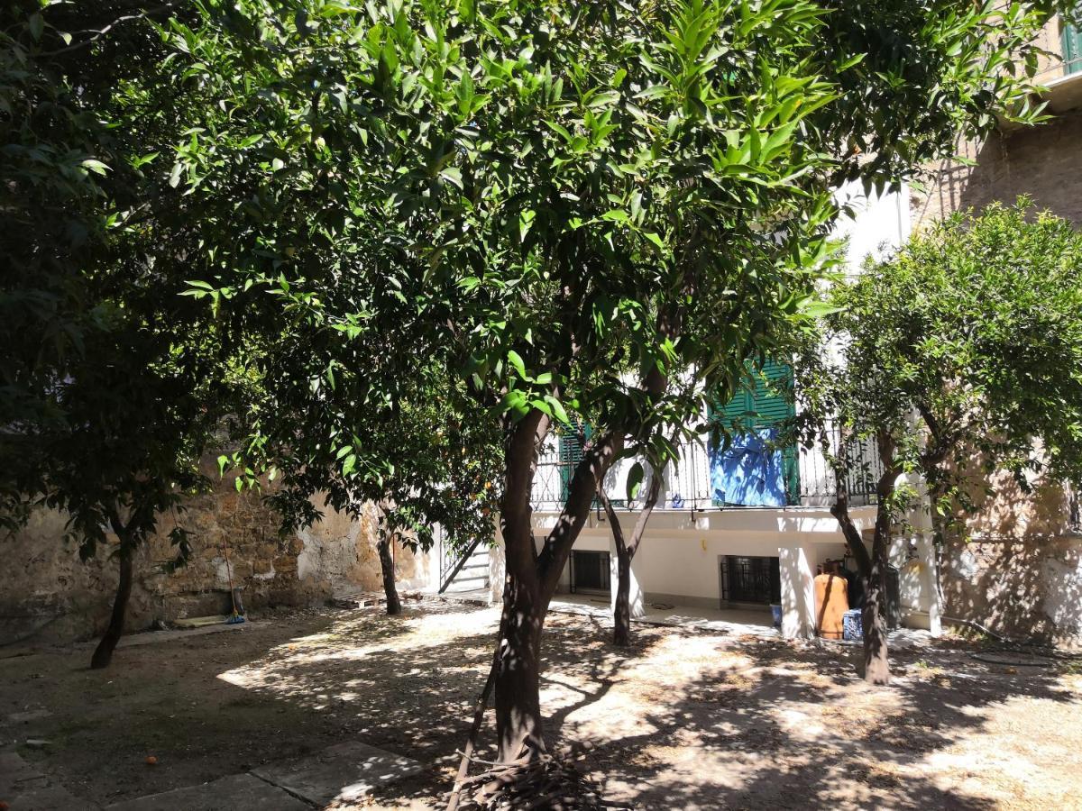Garden House: Apartments And Rooms For Holidays Palermo Exterior photo